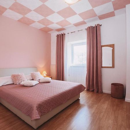 Rooms Emilija Bozava Luaran gambar