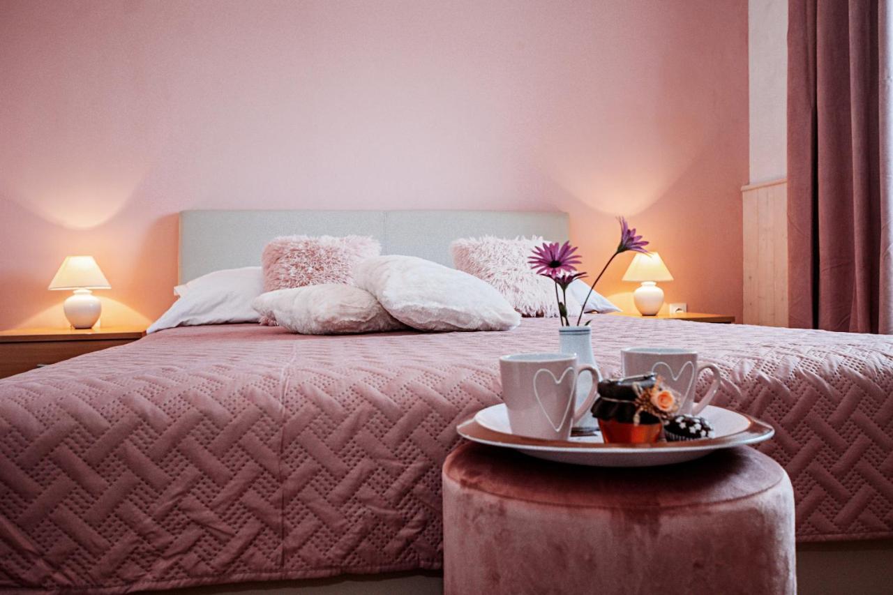 Rooms Emilija Bozava Luaran gambar