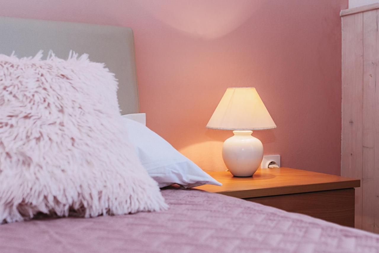 Rooms Emilija Bozava Luaran gambar