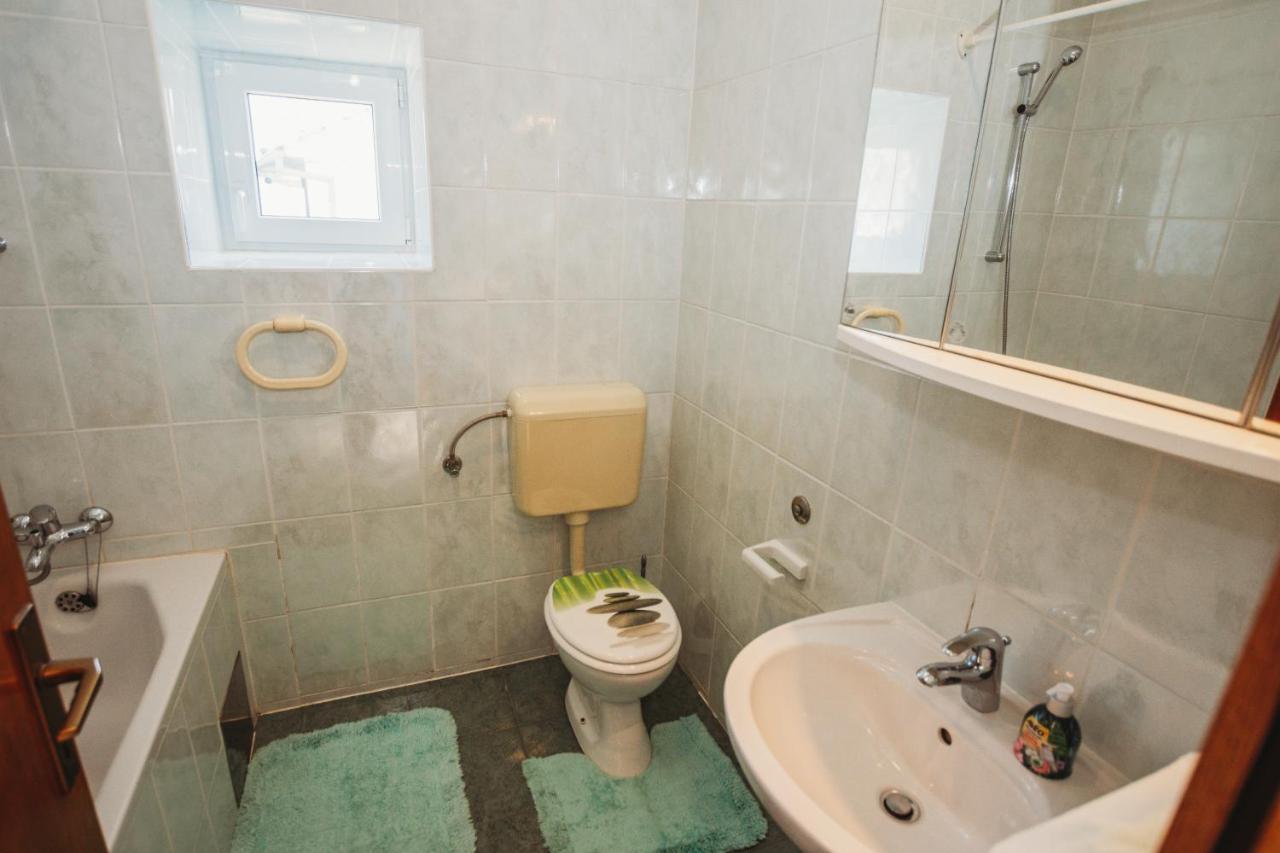 Rooms Emilija Bozava Luaran gambar